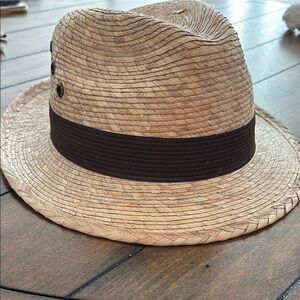 Stylish Straw Fedora Hat with Brown Band